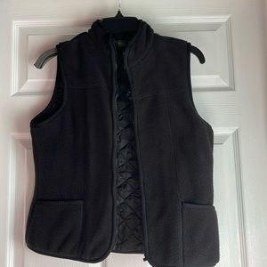 Banana Republic women’s size small quilted vest with zipper. Black.